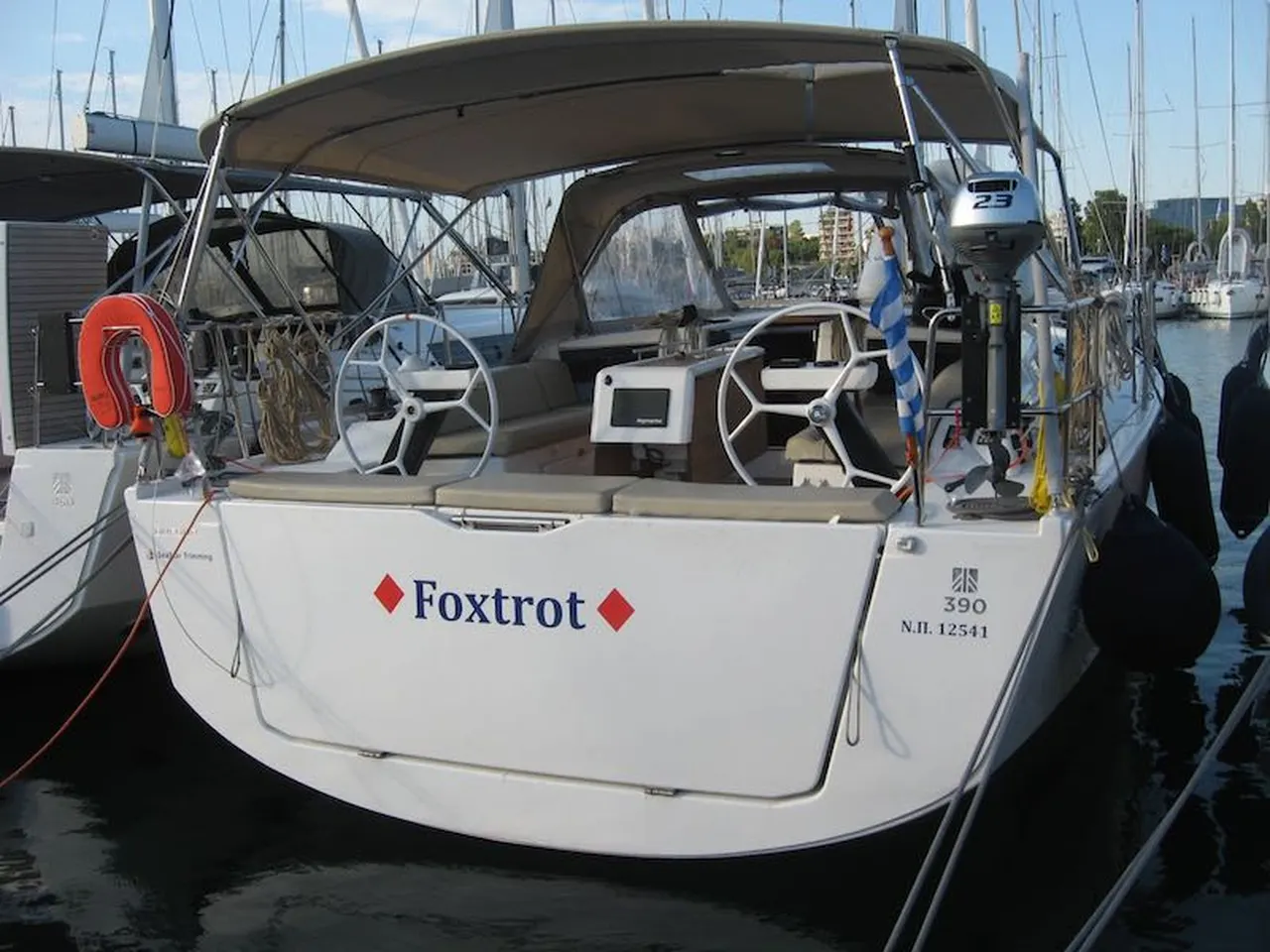 Dufour 390 GL-Segelyacht Foxtrot in Griechenland 