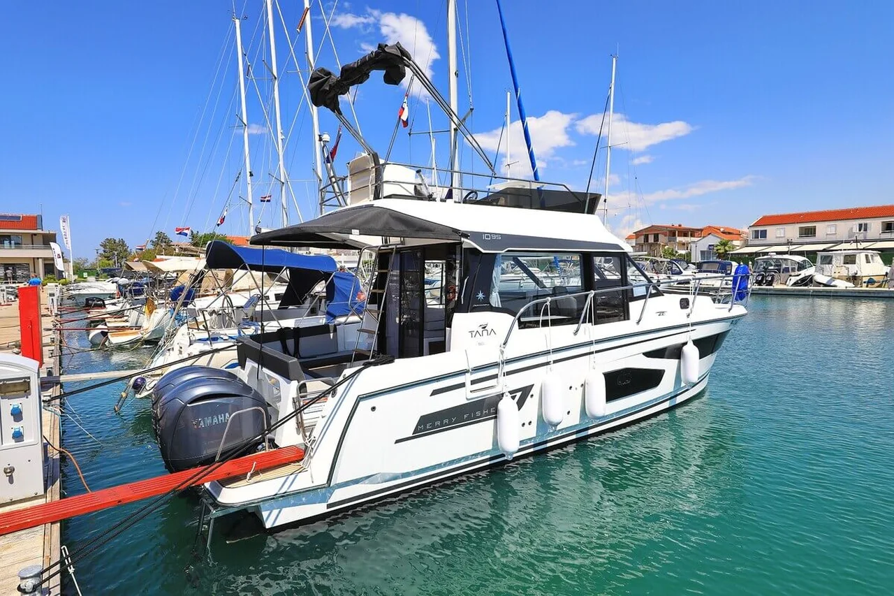 Merry Fisher 1095 Fly-Motorboot Tana in Kroatien