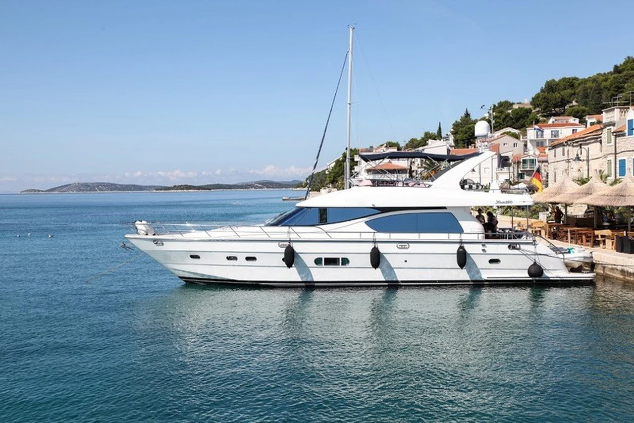 Yaretti 2210 - 4 cab.-Luxus-Motoryacht Happy3 in Kroatien