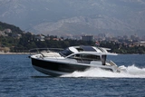 Sealine C335V-Motorboot Stormi in Kroatien
