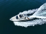 Sealine C335V-Motorboot Stormi in Kroatien