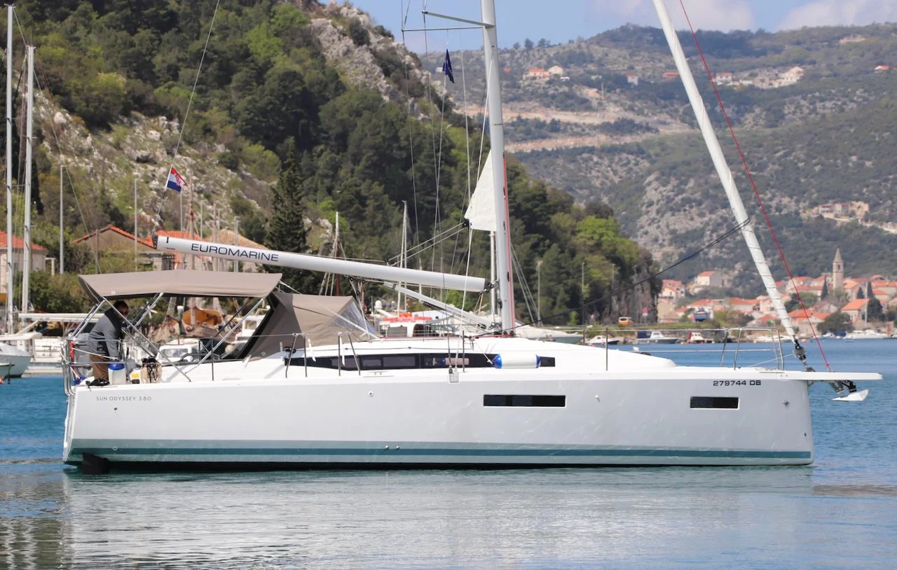 Sun Odyssey 380-Segelyacht Bura Kiss in Kroatien