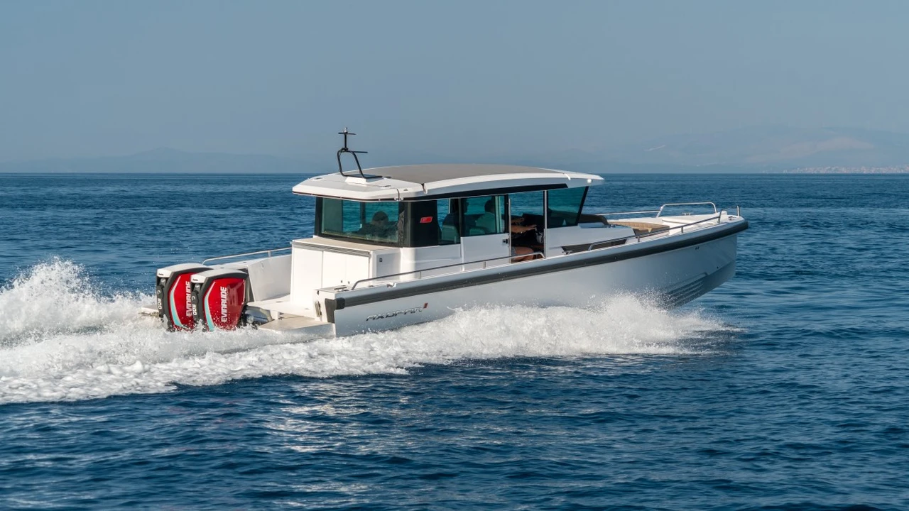 Axopar 37 Cabin-Motorboot Miss G in Kroatien