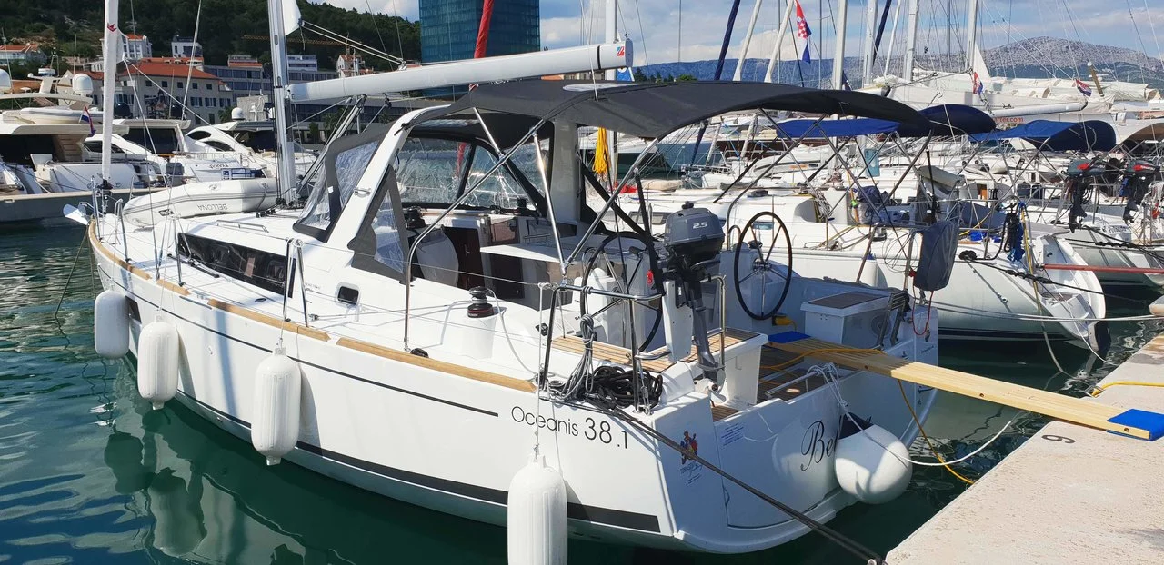 Oceanis 38.1-Segelyacht Bellona in Kroatien
